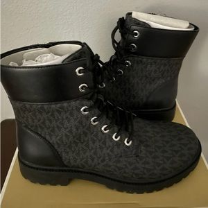 MICHAEL MICHAEL KORS “ALISTAIR” COMBAT BOOTIE/BLACK